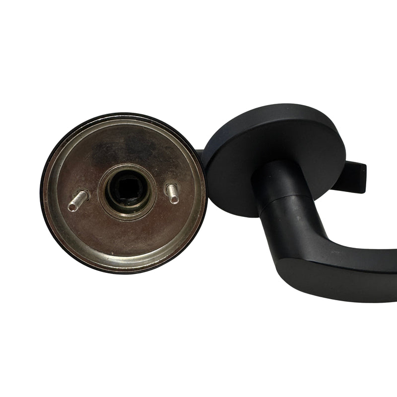 Detailed close-up of the L17 curved lever's interior mechanism and spindle hub for the L17B 613 mortise trim.